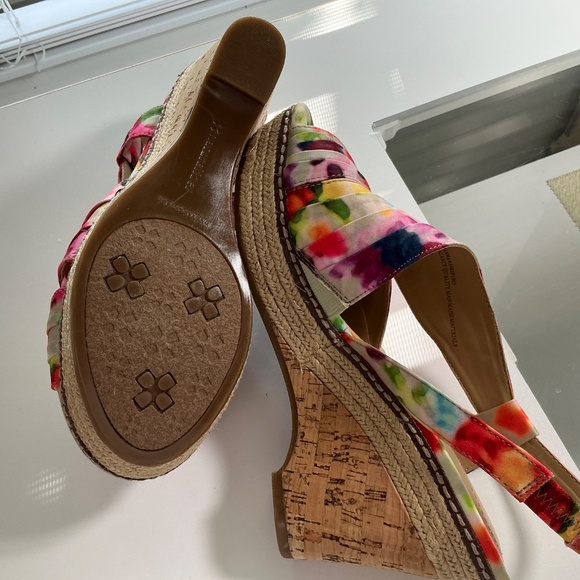 Naturalizer Lulianna Floral Ankle Strap Wedge Sandal Heel Shoes Size 6 1/2 - Picture 4 of 5